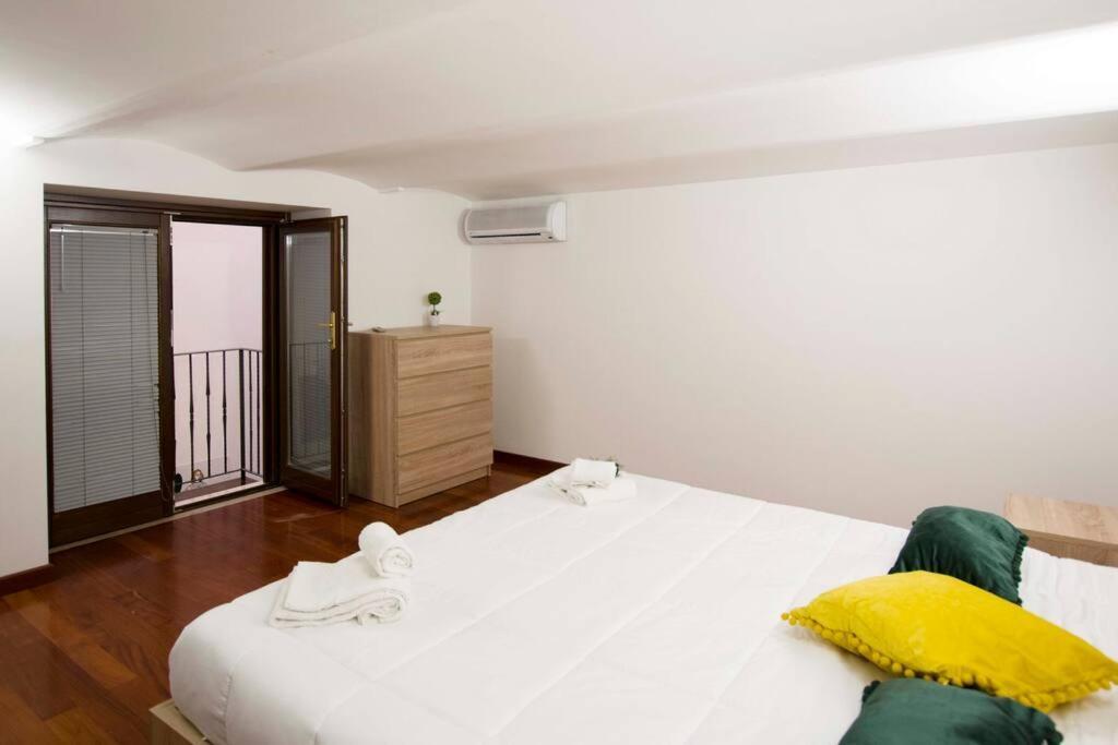 In Center Benni Apartment Palermo Luaran gambar